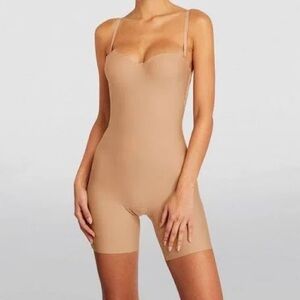 SKIMS Body CoreSculpt Underwire Mid Thigh - SAND